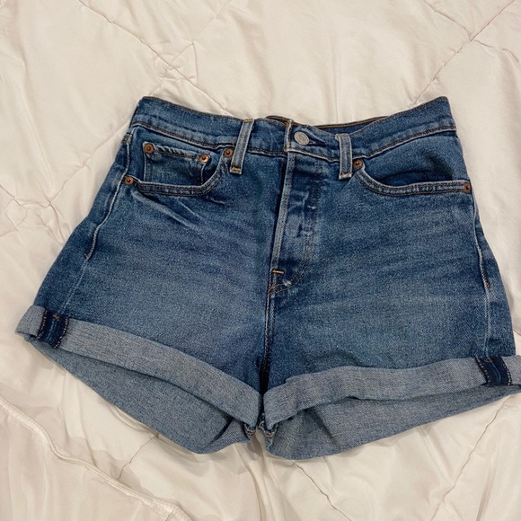 Levi Shorts - Picture 1 of 2